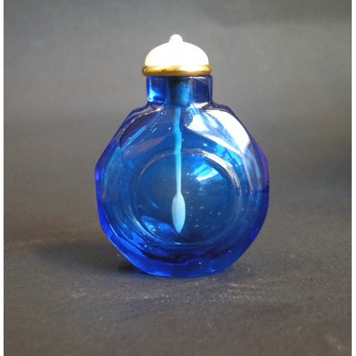 Glass saphir snuff bottle